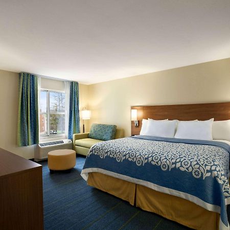 Days Inn & Suites By Wyndham Altoona Exterior foto