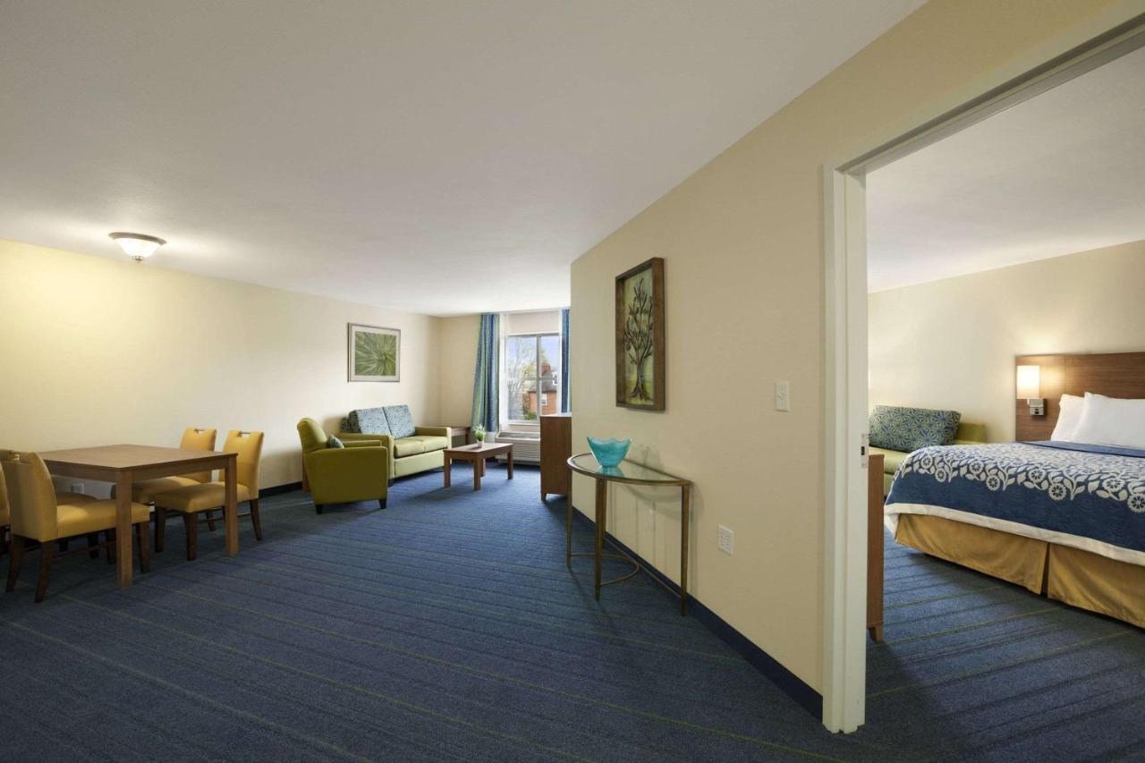 Days Inn & Suites By Wyndham Altoona Exterior foto