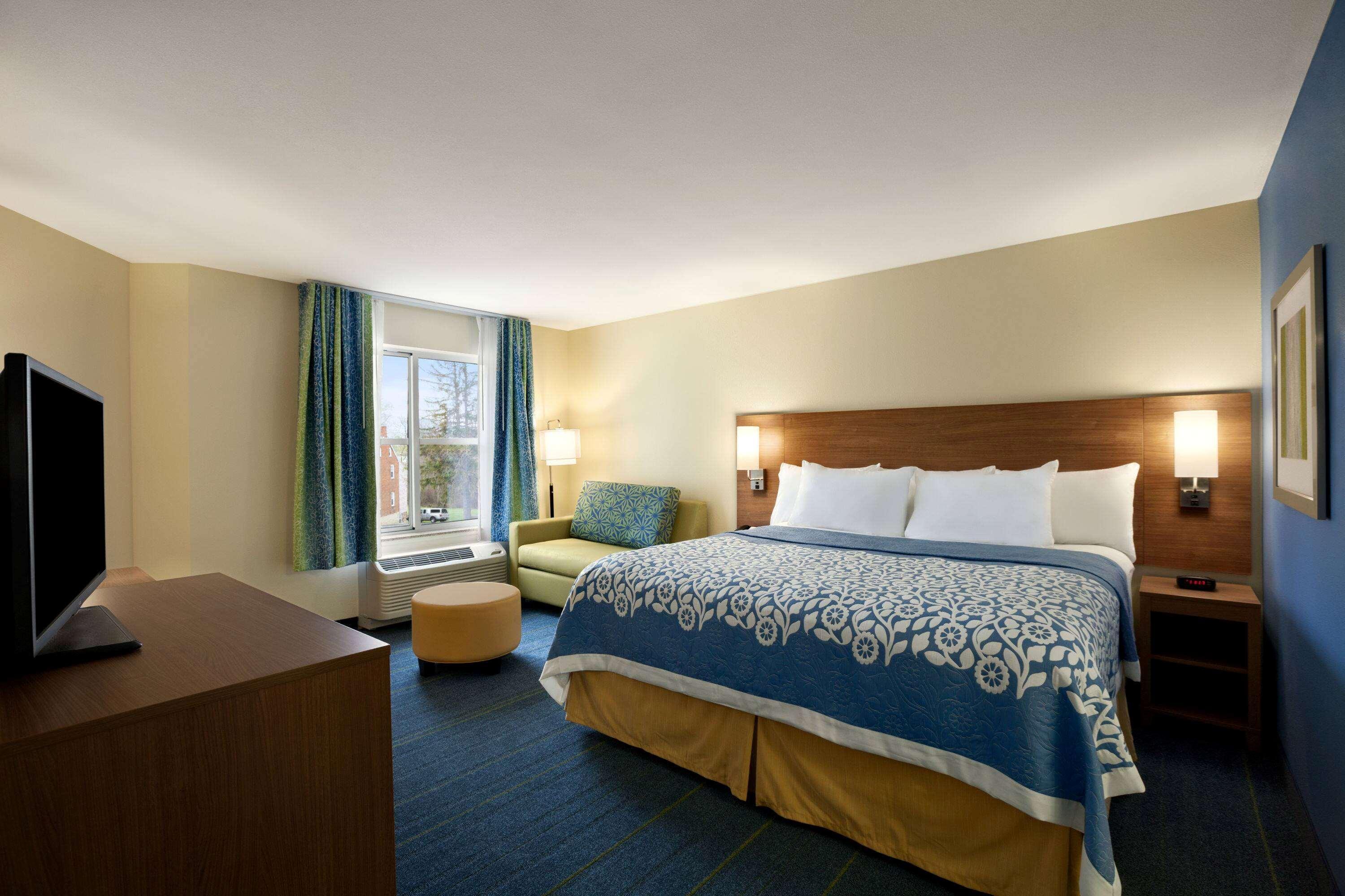 Days Inn & Suites By Wyndham Altoona Exterior foto