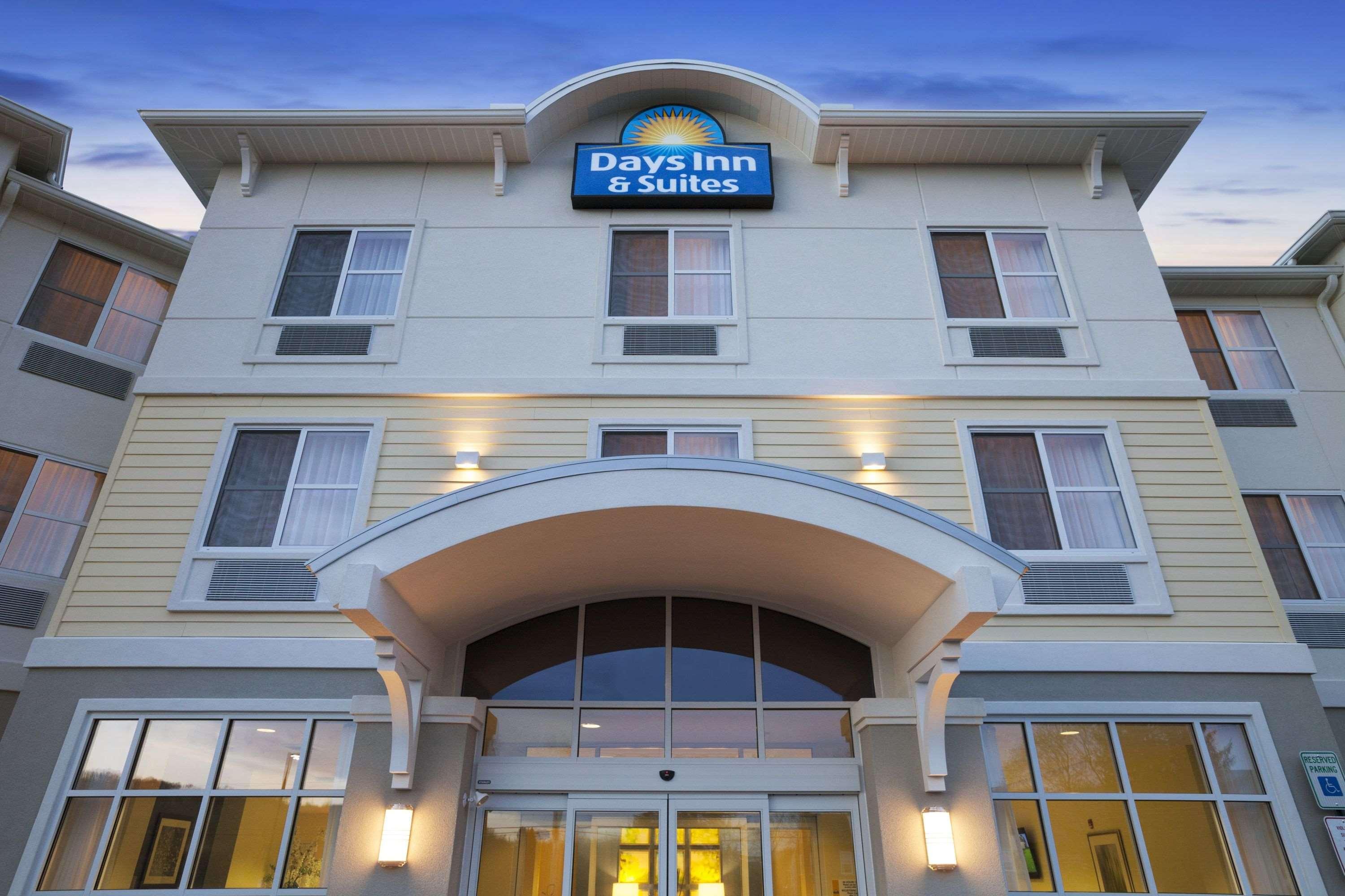 Days Inn & Suites By Wyndham Altoona Exterior foto