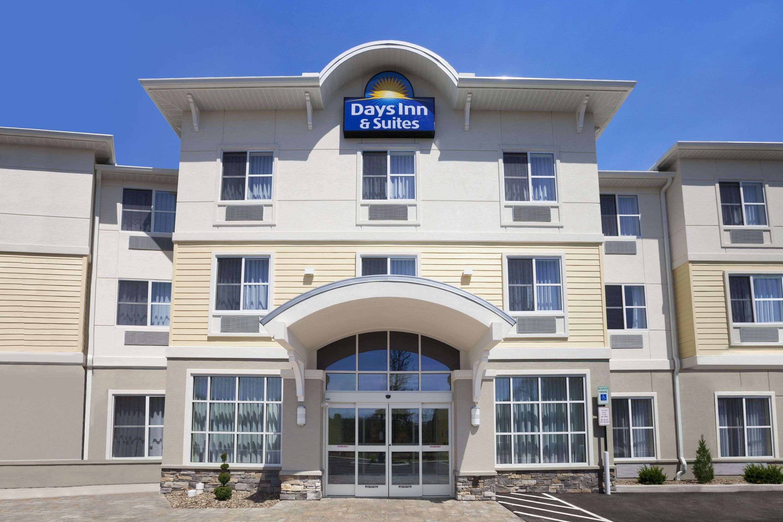 Days Inn & Suites By Wyndham Altoona Exterior foto