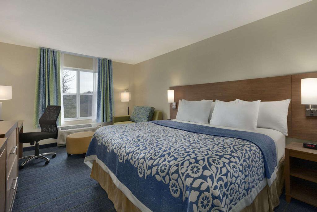Days Inn & Suites By Wyndham Altoona Exterior foto