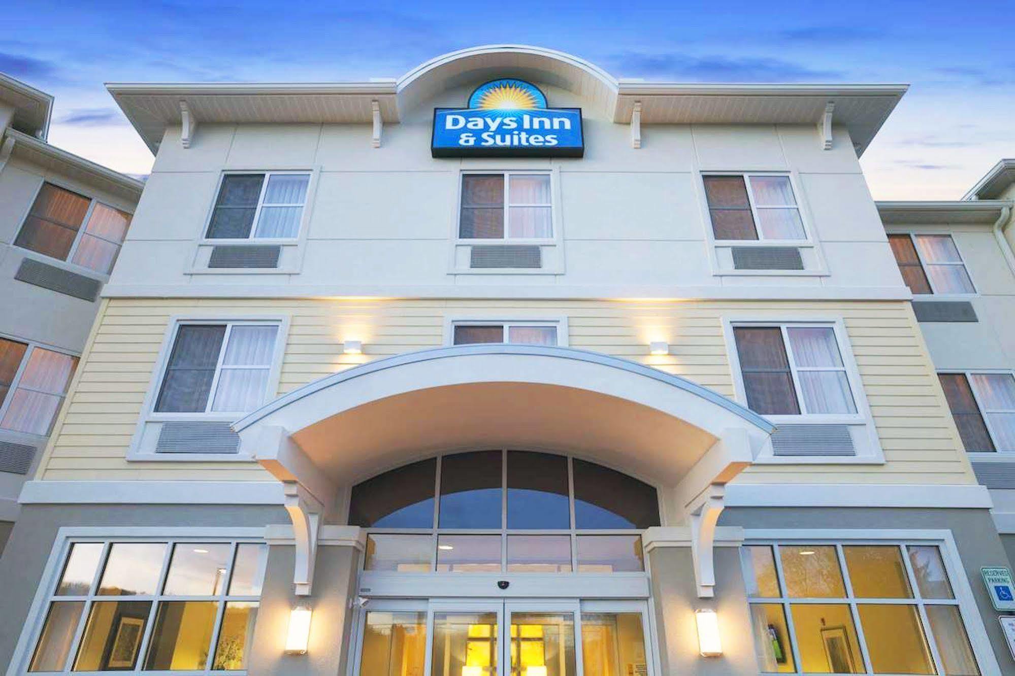 Days Inn & Suites By Wyndham Altoona Exterior foto